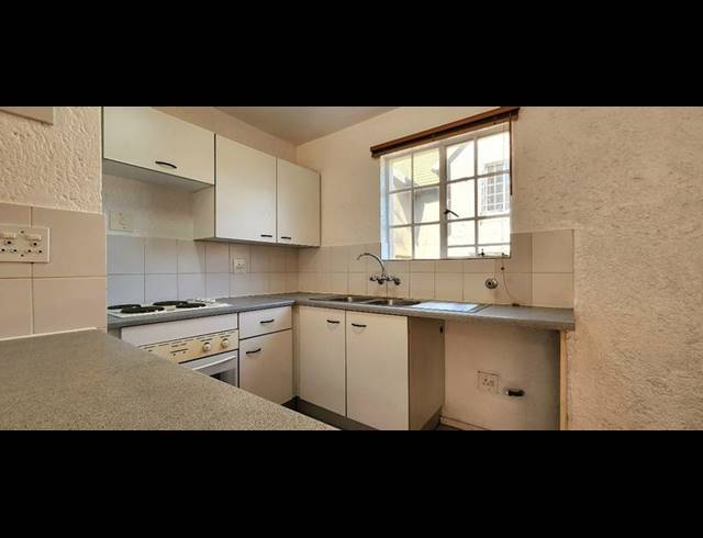 2 BEDROOM TOWNHOUSE FOR SALE IN BASSONIA